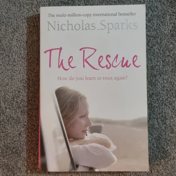 Books, Nicholas Sparks bundle, Safe Haven and The Rescue. - Picture 5 of 7